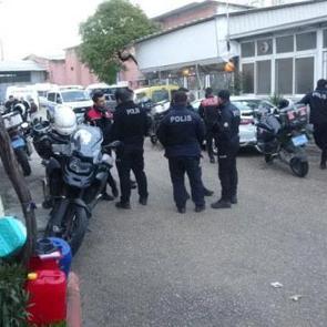 Dedikoduları duydu, eski iş yerini bastı! 2'si ağır 4 yaralı