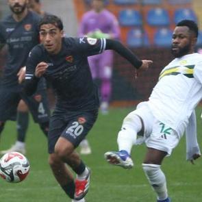 Deplasmanda g&ouml;vde g&ouml;sterisi! 5-0 kazanarak ma&ccedil; fazlasıyla lider oldular