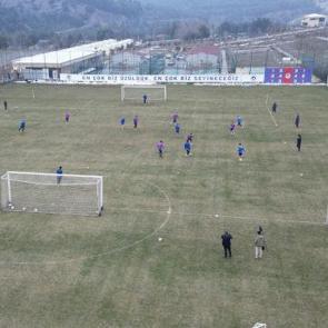 Depremde 14 sporcusunu kaybeden takım 2. Lig'de şampiyonluğa koşuyor