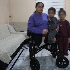 Depremde eşini, 2 &ccedil;ocuğunu ve bacaklarını kaybeden kadın mahkemelik oldu