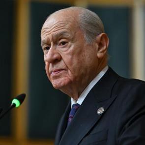 Herkes o detaya kilitlendi: İşte Bah&ccedil;eli'nin y&uuml;z&uuml;ğ&uuml; ve rozetindeki gizli mesajlar