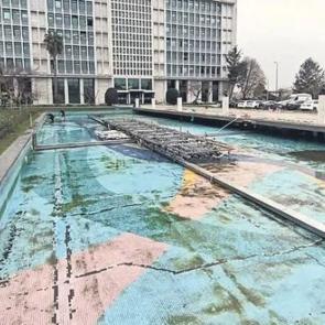 İBB, 15 Temmuz'da destanın simgesi olan havuzu &ccedil;amura boğdu