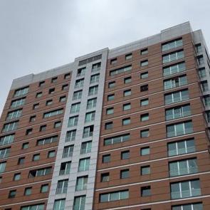 iş insanı, oturduğu binanın yangın merdiveninde &ouml;l&uuml; bulundu