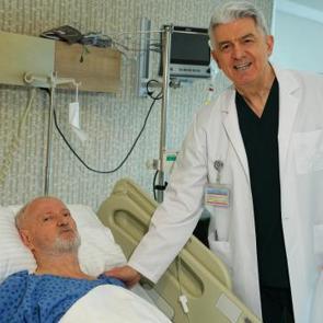 Karın ağrısıyla gitti, az daha patlayacaktı: 12 santimlik tehlike, rekor ameliyat