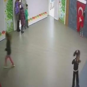 Kayseri'de anaokulu &ouml;ğrencilerinin bayrak hassasiyeti