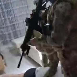 Ka&ccedil;ırdıkları kişinin refakat&ccedil;isi oldular! Kocaeli'de film gibi olay