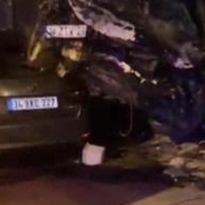 Otomobil ara&ccedil;ların &uuml;st&uuml;nden u&ccedil;up iş yerine girdi: Ka&ccedil;an s&uuml;r&uuml;c&uuml; yakalandı