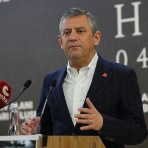 &Ouml;zg&uuml;r &Ouml;zel fabrika ayarlarına geri d&ouml;nd&uuml;! Hatay'la ilgili tepki &ccedil;eken kira yalanı