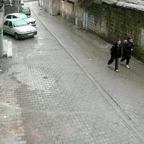 Şanlıurfa'da facianın eşiğinden d&ouml;n&uuml;ld&uuml;! Saniyelerle kurtuluş kamerada