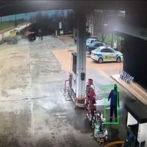 Tokat'ta &ouml;ğrenci servisi kazası kamerada: 6 yaralı