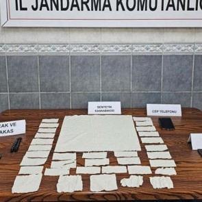 Pe&ccedil;eteye emdirilmiş uyuşturucuyla yakalanan ş&uuml;pheli tutuklandı