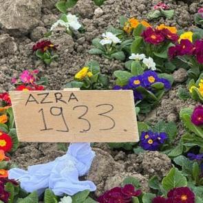 Ankara'da babası tarafından &ouml;ld&uuml;r&uuml;len 8 yaşındaki Azra toprağa verildi