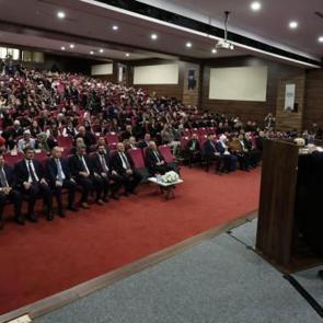 28 Şubat'ın ayrımcı ezberlerini bozan ziyaret: Bakan G&uuml;ler, İmam Hatiplilerle buluştu