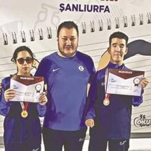 G&ouml;rme engelli imam hatipli &ouml;ğrencilerden y&uuml;zmede &ccedil;ifte T&uuml;rkiye şampiyonluğu