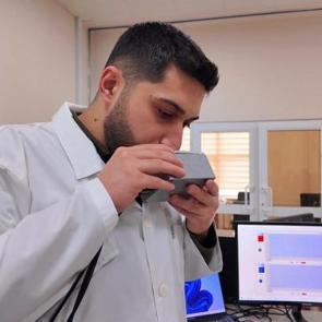 Aksaray &Uuml;niversitesi'nden devrim: Nefesten şeker &ouml;l&ccedil;en sens&ouml;r geliştirildi