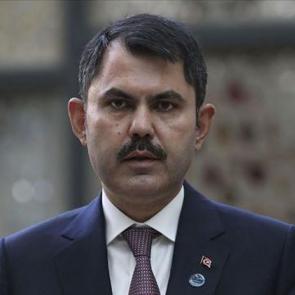 Bakan Kurum'dan &Ouml;zg&uuml;r &Ouml;zel'e sert tepki: Aklınca oyun kurdu!