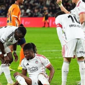 Beşiktaş'a k&ouml;t&uuml; haber! Yıldız oyuncu oyuna devam edemedi