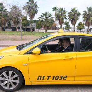 Destici, Adana'da taksici esnafıyla buluştu