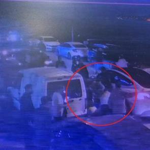 Diyarbakır'da silahlı saldırı: 14 kurşun isabet etti, ma&ccedil;tan &ccedil;ıkan doktorlar m&uuml;dahale etti