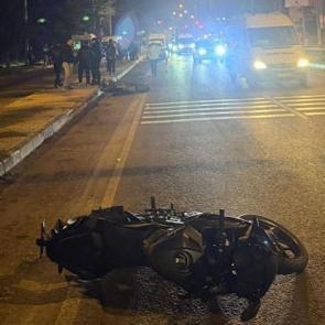 D&uuml;zce'de iki motosiklet &ccedil;arpıştı: 1 kişi &ouml;ld&uuml;, 3 kişi yaralandı