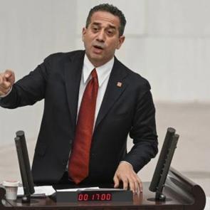 Ali Mahir Başarır'dan G&uuml;rlek ile 'tokalaşma' iddialarına yanıt: Her kanalda farklı konuştu