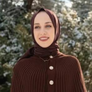 İstanbul'da feci &ouml;l&uuml;m! Gen&ccedil; kız 5'inci kattan d&uuml;şt&uuml;