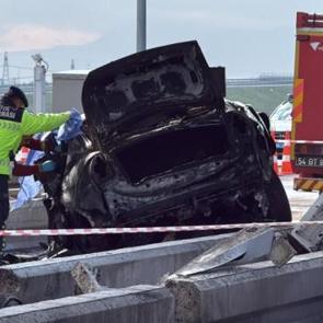  Kuzey Marmara'da korkun&ccedil; kaza! Bariyerlere &ccedil;arptı alev aldı, s&uuml;r&uuml;c&uuml; hayatını kaybetti