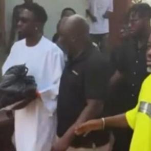 Ndidi trafik kazasında hayatını kaybeden babasını son yolculuğuna uğurladı