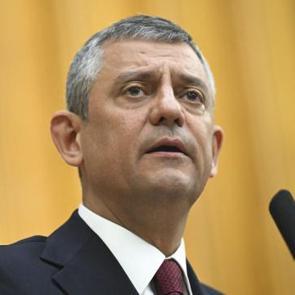 &Ouml;zg&uuml;r &Ouml;zel'den deprem b&ouml;lgesi yalanı: 'Yaptık' dediği projeler ortada yok