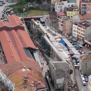 Pazarkapı&rsquo;da b&uuml;y&uuml;k keşif: Roma&rsquo;dan Cumhuriyet&rsquo;e uzanan antik dere limanı bulundu
