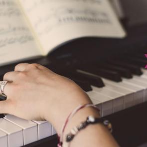 Psikolog Elif Zahide G&ouml;k a&ccedil;ıkladı: M&uuml;ziğin psikolojik etkileri nedir, telkin g&uuml;c&uuml; var mıdır?