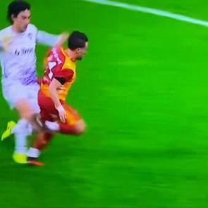 Rams Park'ta kırmızı kart &ccedil;ıktı! Ey&uuml;pspor 10 kişi kaldı