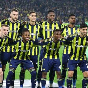 Fenerbah&ccedil;e, Trabzonspor ma&ccedil;ının kamp kadrosunu a&ccedil;ıkladı: 2 oyuncu yok!