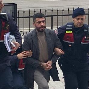 Tartıştığı arkadaşını 7 bı&ccedil;ak darbesiyle &ouml;ld&uuml;rd&uuml;!