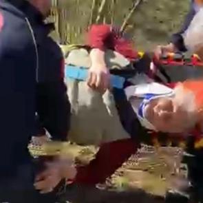 Trabzon'da cenazeye gidenler, yaşlı kadının hayatını kurtardı!