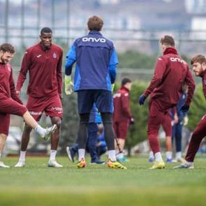 Trabzonspor'da Fenerbah&ccedil;e derbisinin hazırlıkları s&uuml;r&uuml;yor