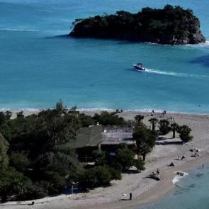 Yağmur sonrası g&ouml;rsel ş&ouml;len: &Ouml;l&uuml;deniz turkuaza b&uuml;r&uuml;nd&uuml;