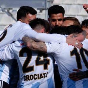 10 ma&ccedil;ta 10. galibiyet! Erzurumspor, Serik Spor'u 4-0'la dağıttı