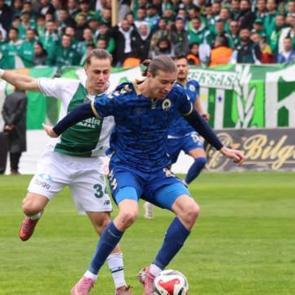 2. Lig'de oynayan efsane takım deplasmanda 3 golle kazandı! Liderliğe y&uuml;kseldi