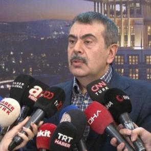 Akla ziyan s&ouml;zlere Bakan Tekin'den cevap: &Ouml;zg&uuml;r &Ouml;zel kadar midesi geniş bir adam değilim