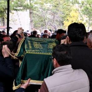 Adana'da motosiklet dehşeti! Yaya ge&ccedil;idinde 17 aylık bebeğe &ccedil;arpıp ka&ccedil;tı