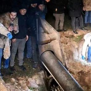 Bartın'da mezarlıkta esrarengiz paket! Zifiri karanlıkta mezar a&ccedil;ıldı