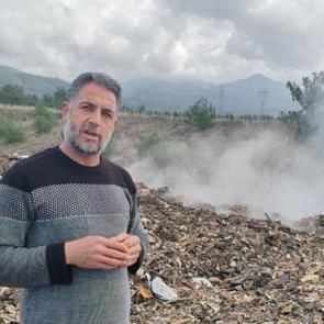 B&ouml;lge halkını canından bezdiren olay: İl dışından getirilen &ccedil;&ouml;pler i&ccedil;ten i&ccedil;e yanıyor