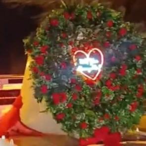 Bolu'da oto kurtarıcıdan dev buketle ilgin&ccedil; evlilik teklifi