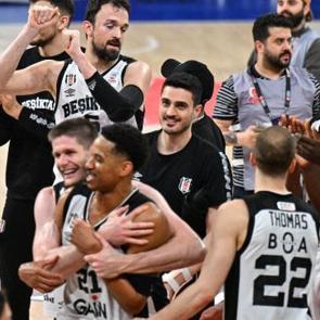 Derbi Beşiktaş'ın! T&uuml;rkiye Kupası'nda finale y&uuml;kseldi