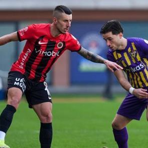 S&uuml;per Lig'de g&uuml;n&uuml;n a&ccedil;ılışında tek gol var: 90+1'de yıkıldılar