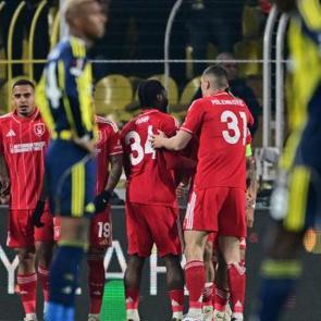 Fenerbah&ccedil;e hezimeti yaşadı! UEFA puan sıralaması anında g&uuml;ncellendi