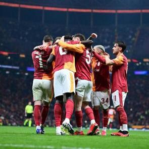 Juventus'a 5'lik darbe! Aslan, İtalyan devini parampar&ccedil;a etti