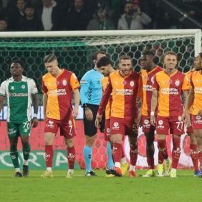 Geceye damga vuran VAR kararı sonrası Galatasaray ateş p&uuml;sk&uuml;rd&uuml;! TFF'ye olay &ccedil;ağrı