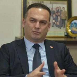 İkiy&uuml;zl&uuml; siyaset